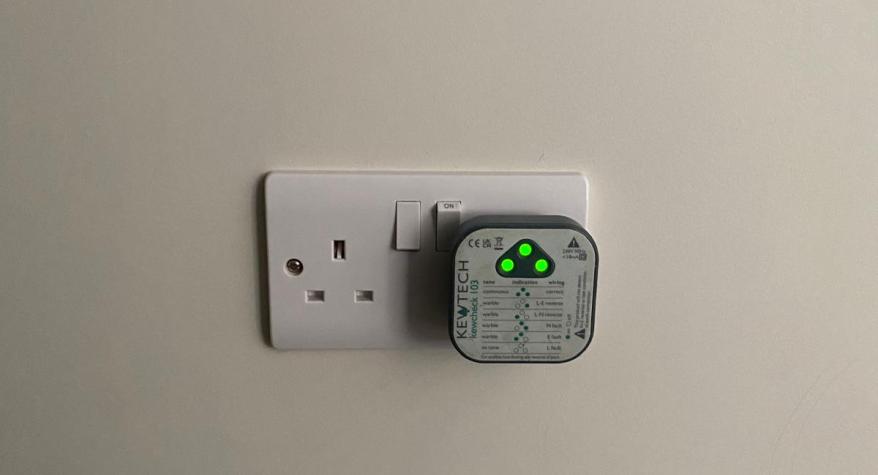 Dual socket installed by Tide Electrical, West Sussex